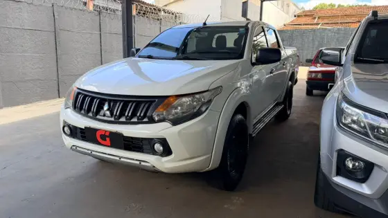 MITSUBISHI L200 TRITON 2.4 16V TURBO DIESEL GL CD 4X4 MANUAL