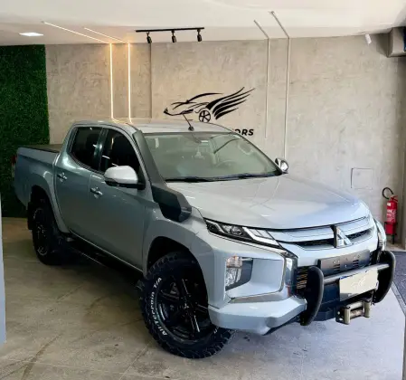 MITSUBISHI L200 TRITON 2.4 16V TURBO DIESEL SPORT HPE CD 4P 4X4 AUTOMÁTICO