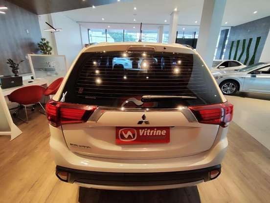 MITSUBISHI-OUTLANDER-2015