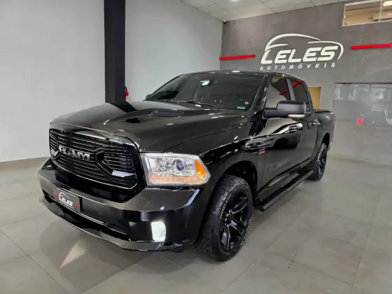 RAM CLASSIC 5.7 V8 GASOLINA LARAMIE NIGHT EDITION CD 4X4 AUTOMÁTICO