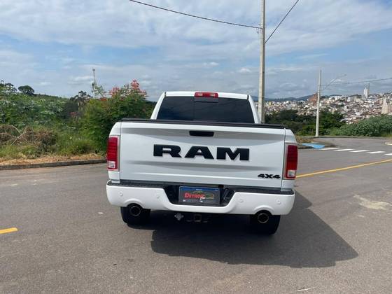 RAM CLASSIC 5.7 V8 GASOLINA LARAMIE NIGHT EDITION CD 4X4 AUTOMÁTICO