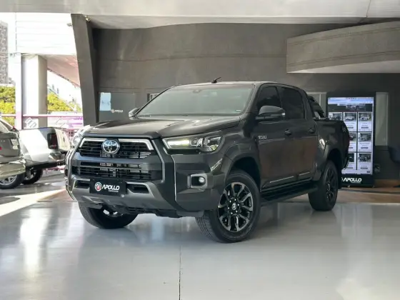 TOYOTA HILUX 2.8 D-4D TURBO DIESEL CD CONQUEST 4X4 AUTOMÁTICO TOYOTA HILUX 2.8 D-4D TURBO DIESEL CD CONQUEST 4X4 AUTOMÁTICO