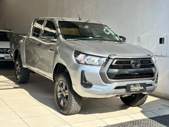 TOYOTA HILUX 2.8 D-4D TURBO DIESEL CD POWER PACK 4X4 MANUAL TOYOTA HILUX 2.8 D-4D TURBO DIESEL CD POWER PACK 4X4 MANUAL