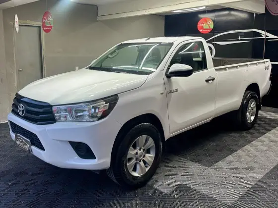 TOYOTA HILUX 2.8 D-4D TURBO DIESEL CS 4X4 MANUAL