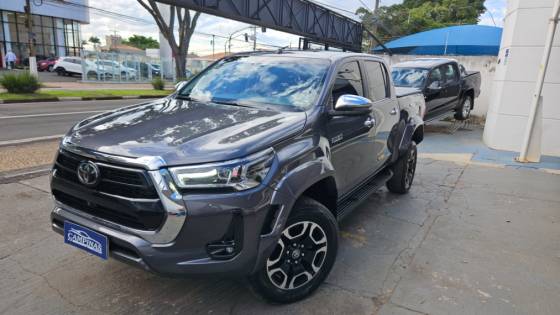 TOYOTA HILUX 2.8 D-4D TURBO DIESEL CD SRX PLUS 4X4 AUTOMÁTICO