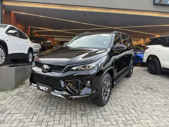 TOYOTA HILUX SW4 2.8 D-4D TURBO DIESEL SRX PLATINUM 4X4 AUTOMÁTICO