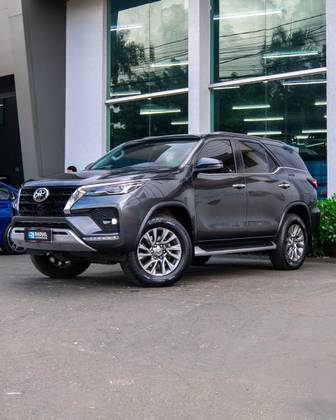 TOYOTA HILUX SW4 2.8 D-4D TURBO DIESEL SRX 7L 4X4 AUTOMÁTICO