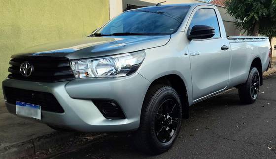 TOYOTA HILUX 2.8 D-4D TURBO DIESEL CS 4X4 MANUAL