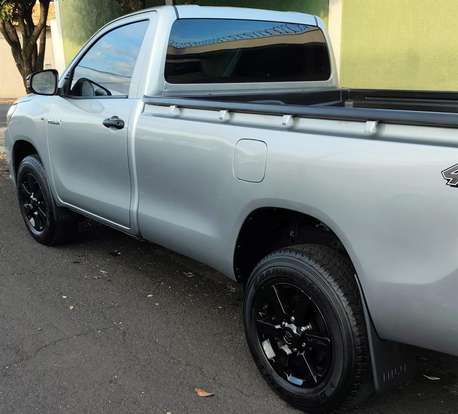 TOYOTA-HILUX-2.8 D-4D TURBO DIESEL CS 4X4 MANUAL TOYOTA-HILUX-2024