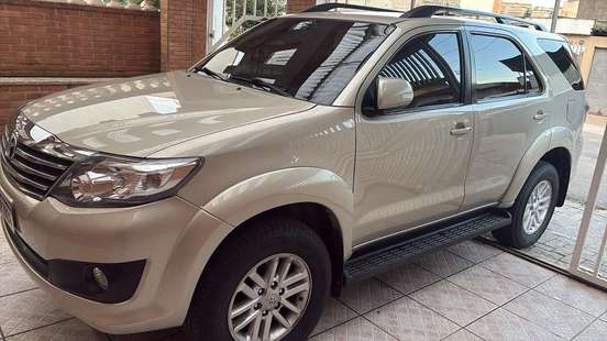 TOYOTA-HILUX SW4-2015