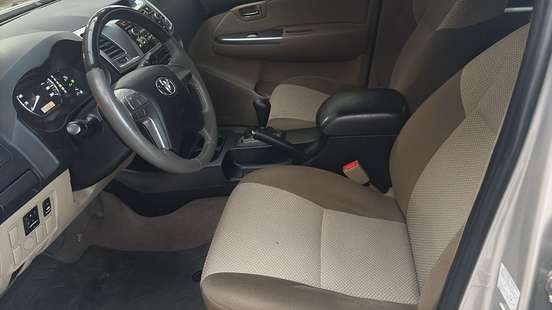 TOYOTA-HILUX SW4-2015