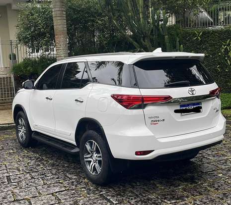 TOYOTA-HILUX SW4-2.7 SRV 7 LUGARES 4X2 16V FLEX 4P AUTOMÁTICO TOYOTA-HILUX SW4-2019