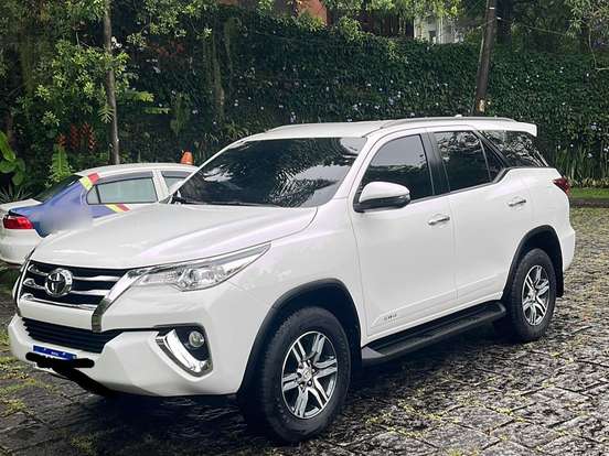 TOYOTA-HILUX SW4-2.7 SRV 7 LUGARES 4X2 16V FLEX 4P AUTOMÁTICO TOYOTA-HILUX SW4-2019
