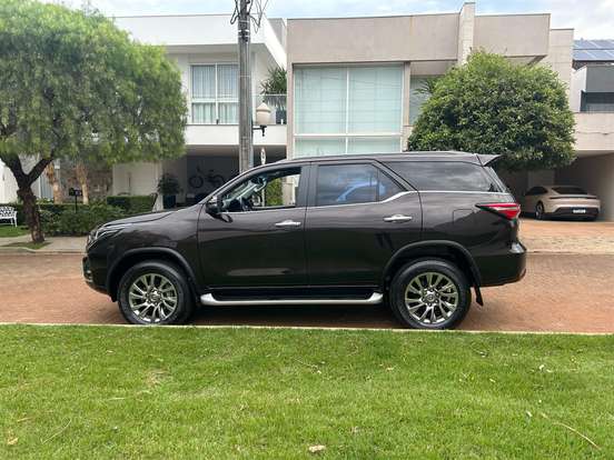 TOYOTA-HILUX SW4-2.8 D-4D TURBO DIESEL SRX 7L 4X4 AUTOMÁTICO TOYOTA-HILUX SW4-2021