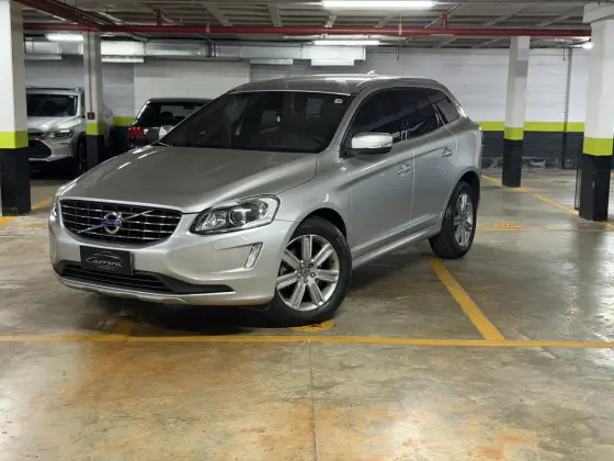 VOLVO XC60 2.4 D5 KINETIC DIESEL AWD 4P AUTOMÁTICO