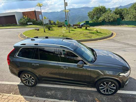 VOLVO-XC90-2018