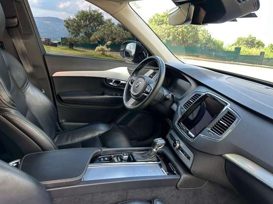 VOLVO-XC90-2018