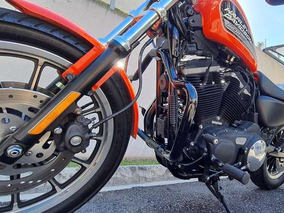 HARLEY-DAVIDSON-SPORTSTER XL 883 R HARLEY-DAVIDSON-SPORTSTER XL 883 R-2010