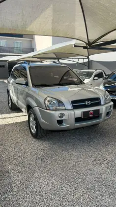 HYUNDAI TUCSON 2.0 MPFI GLS 16V 143CV 2WD GASOLINA 4P AUTOMÁTICO HYUNDAI TUCSON 2.0 MPFI GLS 16V 143CV 2WD GASOLINA 4P AUTOMÁTICO