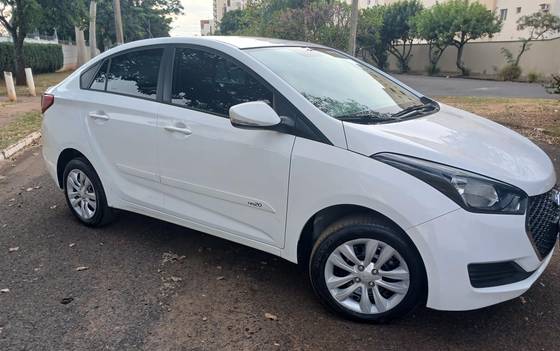 HYUNDAI HB20S 1.6 COMFORT PLUS 16V FLEX 4P AUTOMÁTICO