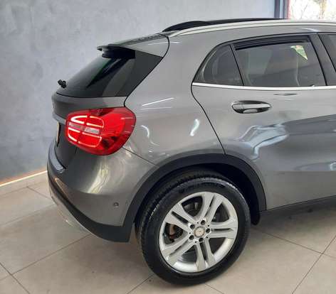MERCEDES-BENZ-GLA 200-2016