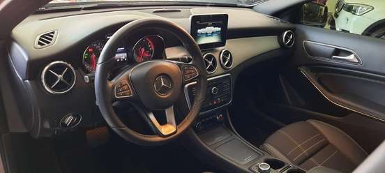 MERCEDES-BENZ-GLA 200-2016