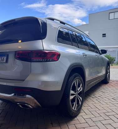 MERCEDES-BENZ-GLB 200-2021
