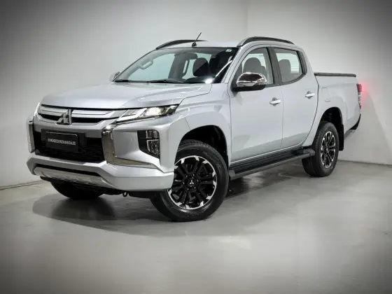 MITSUBISHI L200 TRITON 2.4 16V TURBO DIESEL SPORT HPE CD 4P 4X4 AUTOMÁTICO