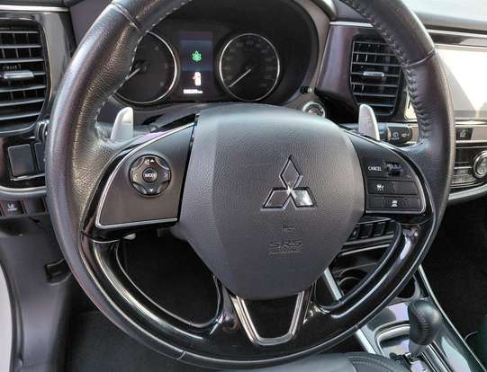 MITSUBISHI-OUTLANDER-2018