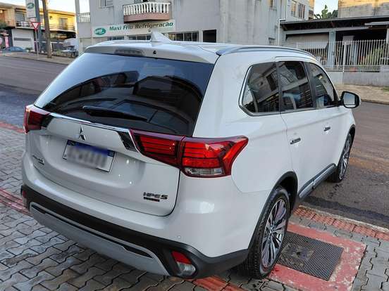 MITSUBISHI-OUTLANDER-2018