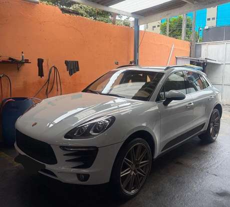 PORSCHE-MACAN-2015