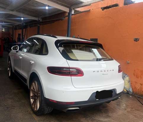 PORSCHE-MACAN-2015