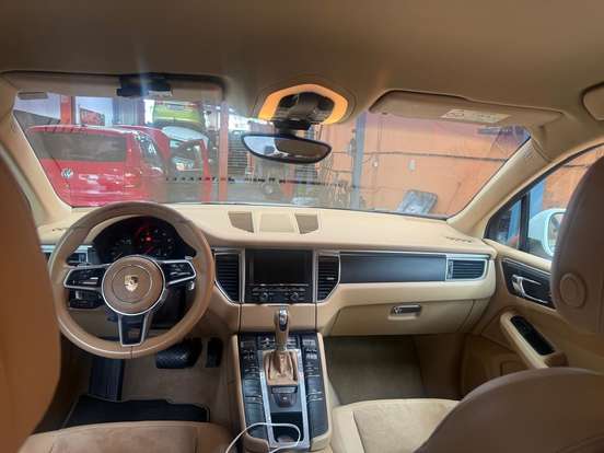 PORSCHE-MACAN-2015