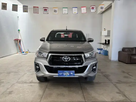 TOYOTA HILUX 2.8 SRX 4X4 CD 16V DIESEL 4P AUTOMÁTICO TOYOTA HILUX 2.8 SRX 4X4 CD 16V DIESEL 4P AUTOMÁTICO