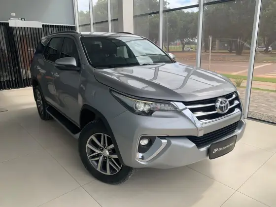 TOYOTA HILUX SW4 2.8 SRX 4X4 16V TURBO INTERCOOLER DIESEL 4P AUTOMÁTICO TOYOTA HILUX SW4 2.8 SRX 4X4 16V TURBO INTERCOOLER DIESEL 4P AUTOMÁTICO