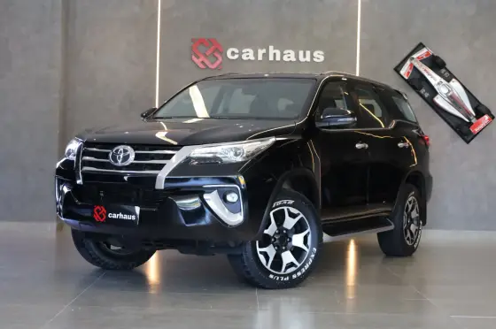 TOYOTA HILUX SW4 2.8 SRX 4X4 7 LUGARES 16V TURBO INTERCOOLER DIESEL 4P AUTOMÁTICO TOYOTA HILUX SW4 2.8 SRX 4X4 7 LUGARES 16V TURBO INTERCOOLER DIESEL 4P AUTOMÁTICO