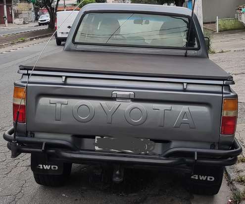 TOYOTA-HILUX-1992