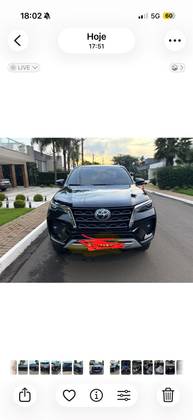 TOYOTA HILUX SW4 2.8 D-4D TURBO DIESEL SRX 7L 4X4 AUTOMÁTICO