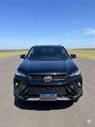 TOYOTA-HILUX SW4-2.8 D-4D TURBO DIESEL SRX PLATINUM 7L 4X4 AUTOMÁTICO TOYOTA-HILUX SW4-2024