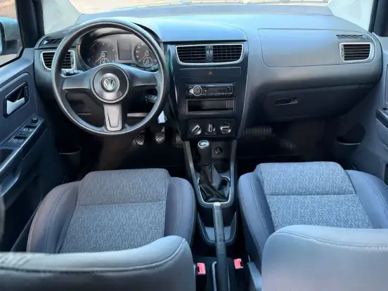 VOLKSWAGEN-FOX-2012