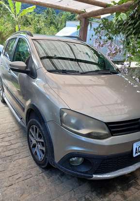 VOLKSWAGEN-SPACE CROSS-2012