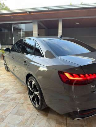 AUDI-A4-2022