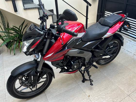 BAJAJ DOMINAR 160 