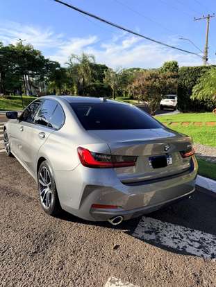 BMW-320i-2023