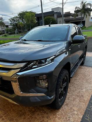 MITSUBISHI L200 TRITON 2.4 16V TURBO DIESEL GLS CD 4X4 AUTOMÁTICO
