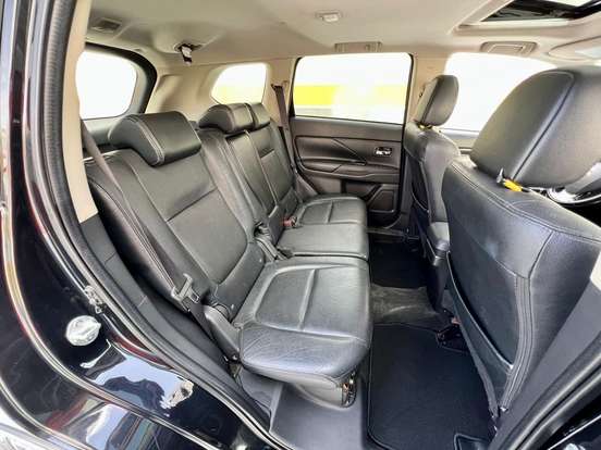 MITSUBISHI-OUTLANDER-2016