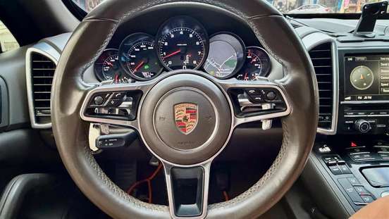 PORSCHE-CAYENNE-2015