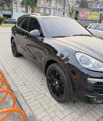 PORSCHE-CAYENNE-2015