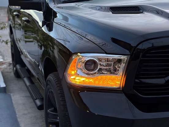 RAM-CLASSIC-5.7 V8 GASOLINA LARAMIE NIGHT EDITION CD 4X4 AUTOMÁTICO RAM-CLASSIC-2022