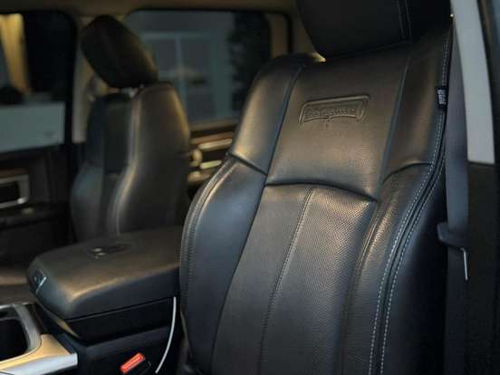RAM-CLASSIC-5.7 V8 GASOLINA LARAMIE NIGHT EDITION CD 4X4 AUTOMÁTICO RAM-CLASSIC-2022